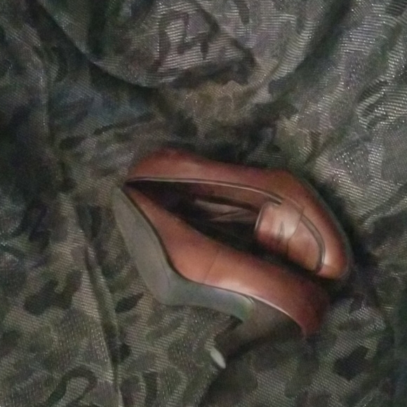 Brown high heel shoes - Picture 3 of 3